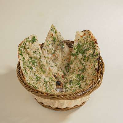Hariyali Garlic Naan (100 Gms)