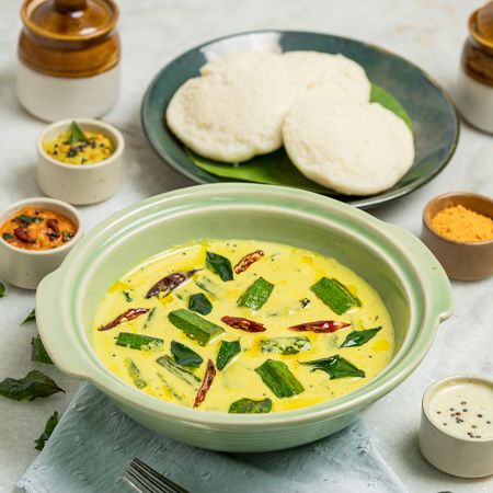 [MILD] Idlis & Bhindi Mor Kuzhambu