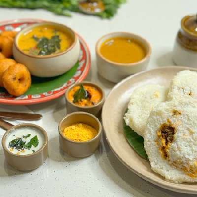Mutton Filled Idlis [3 Pcs] With Bite Sized Medu Vadai [7 Pcs]