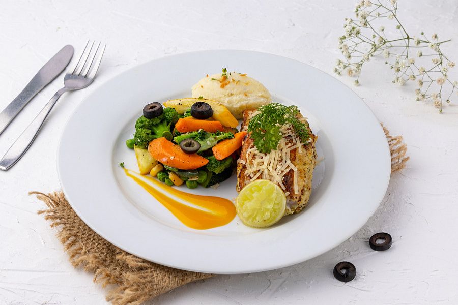 Parmesan Crusted Fish Steak With Creamy Garlic Sauce