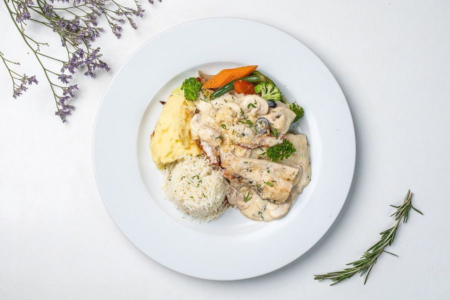 Creamy Chicken With Mushrooms Platter