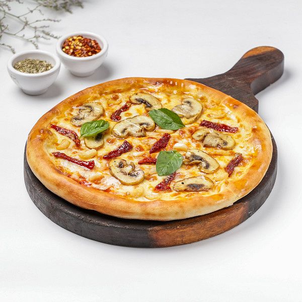 Roasted Garlic, Mushroom & Sundried Tomato Pizza