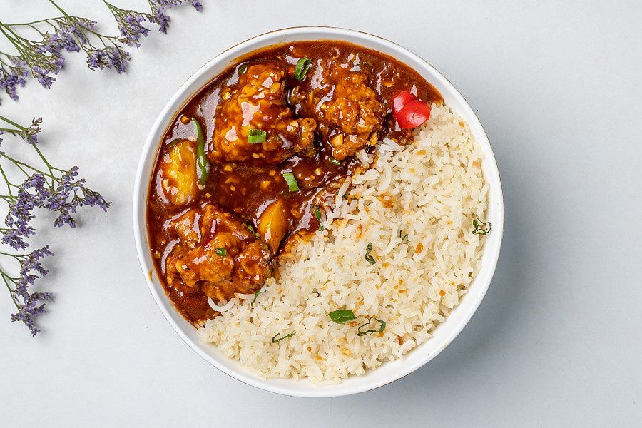 Hot Garlic Chilly Chicken With Herbed Rice Bowl
