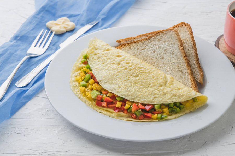 Veggies Overload Omelette With Toast(3 Eggs)