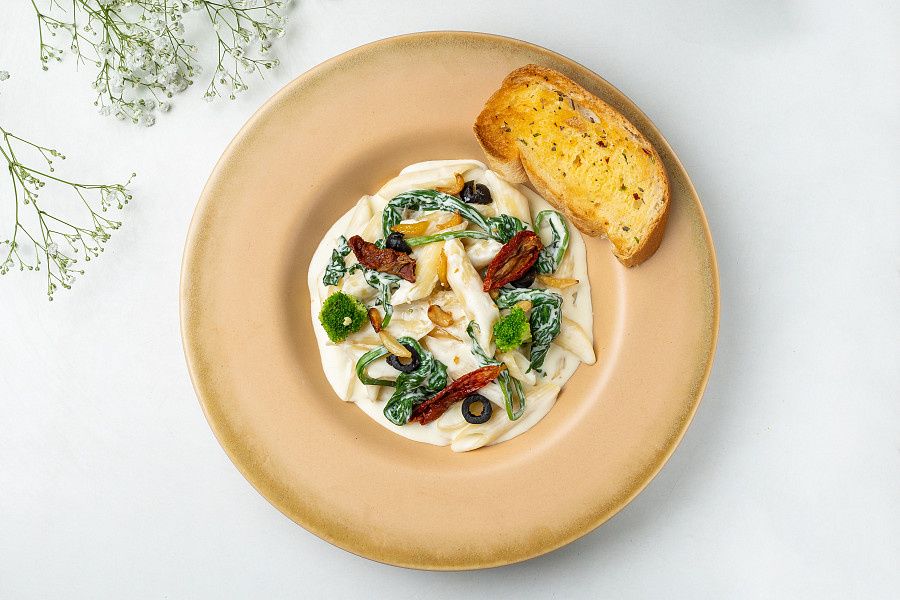 Creamy Spinach Garlic Pasta