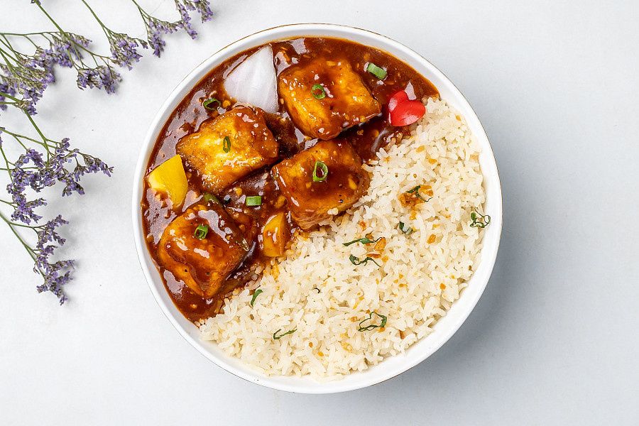 Spicy Chilly Paneer With Herbed Rice Bowl