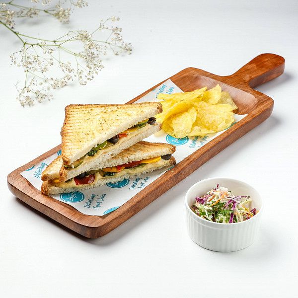 Low Calorie Mediterranean Grilled Veg Sandwich