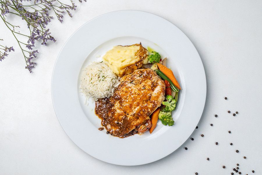 Spicy Pan Cooked Chicken Steak In Pepper Sauce