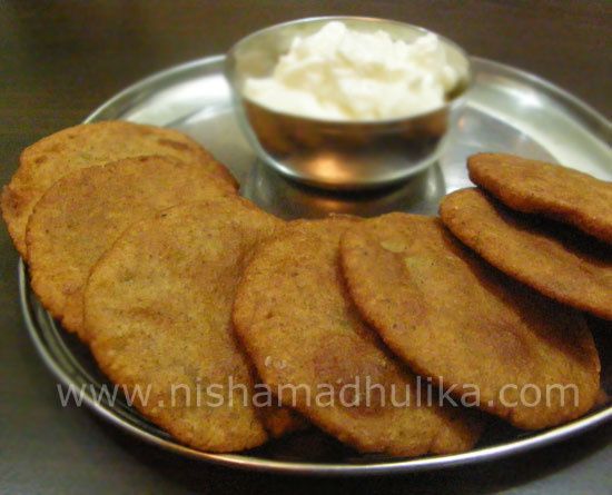 4 Pcs. Kuttu Atta Kachori With Curd & Chutney