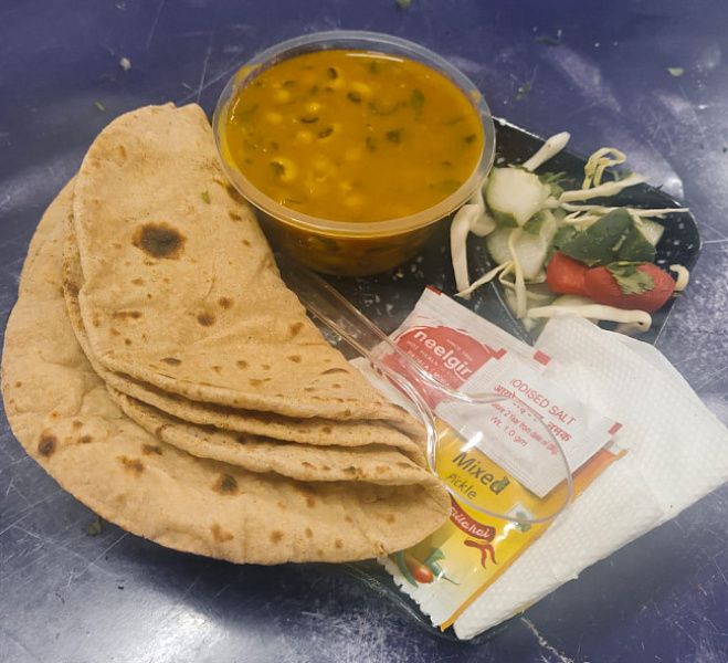 Dal Makhni With Three Chapati