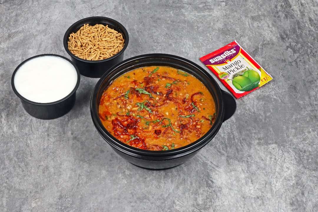 Burnt Garlic chicken khichdi - Protein Rich