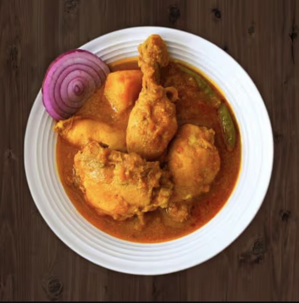 Alu Diye Chicken Er Jhol