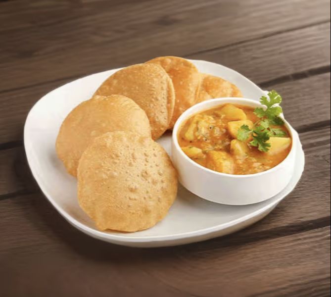 Luchi (4pc) Aloo Dom
