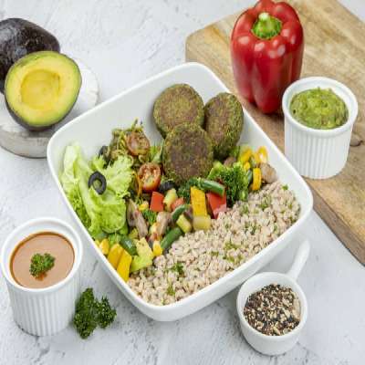 The La Celebrita Bowl - Quinoa Falafel