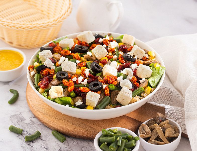 Signature - Veg Crunch Cracker Salad