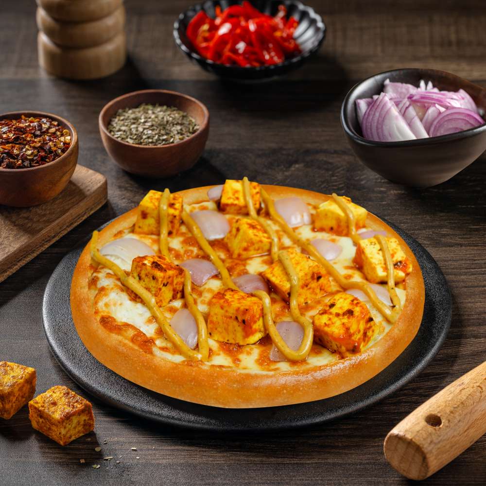 Achaari Tikka Paneer Pizza Pie