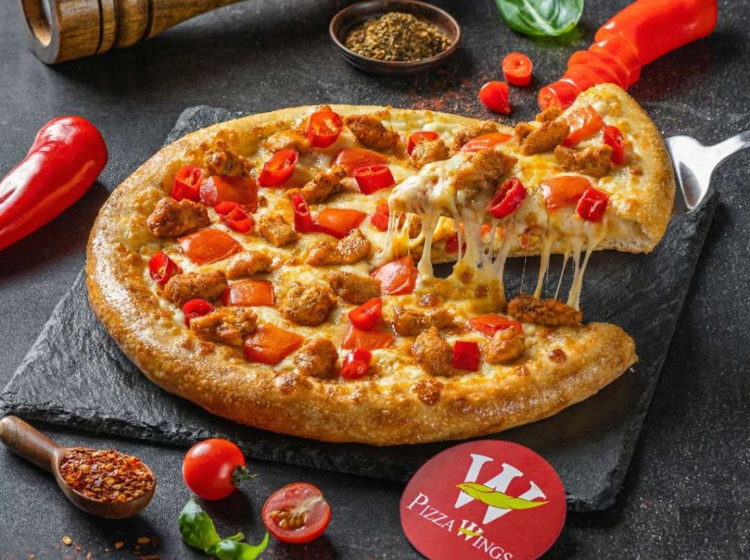 Tandoori Chicken Cheese Burst Pizza