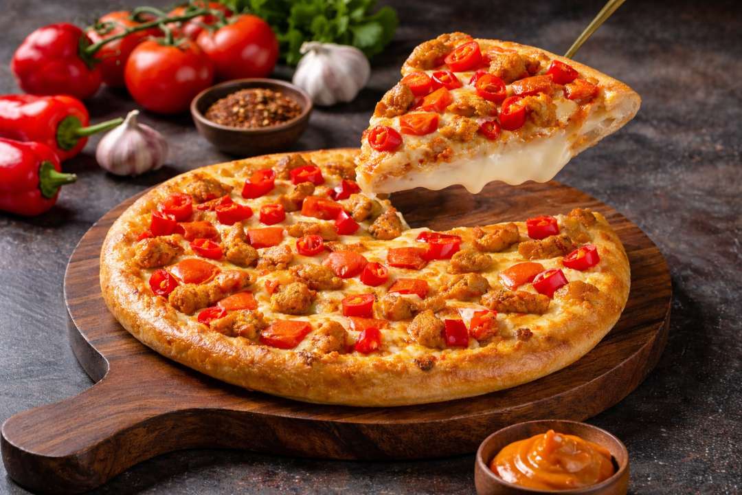 Tandoori Chicken Cheese Burst Pizza