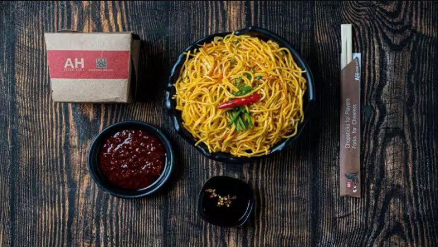 Hawker Chilli Garlic Noodle Chicken