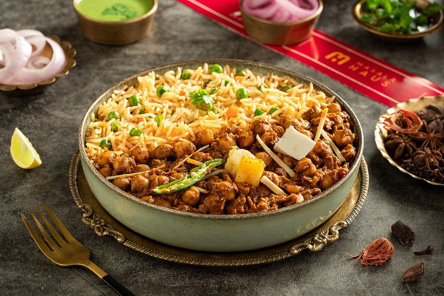 Purani Dilli K Chole Palak Wale Chawal