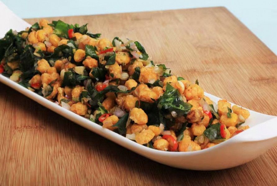 Sichuan Crackling Corn, Spinach & Water Chestnuts.