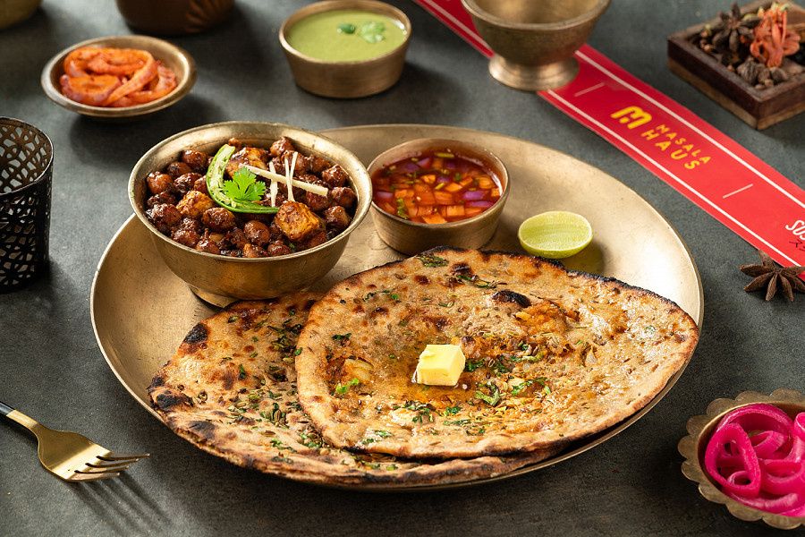 Amritsari Stuffed Kulche Choley (2 Pcs)