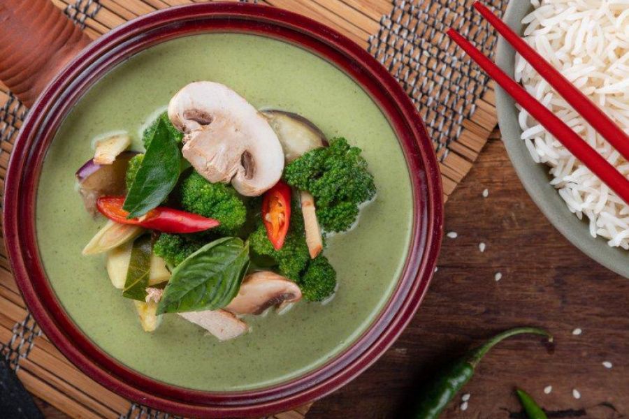 Green Curry Prawns With Steamed Rice