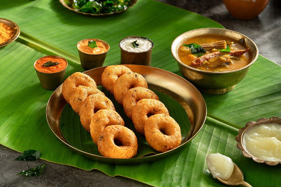Medu Vadai [10 Pcs, BITE SIZED] [WITH SAMBAR 300ML].