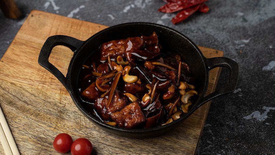 Cantonese Chicken , Chilli & Scallion