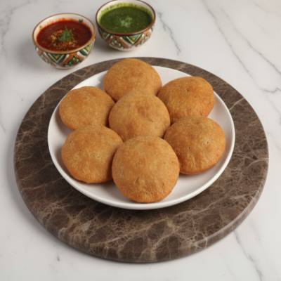 Big Kachori With Chutney