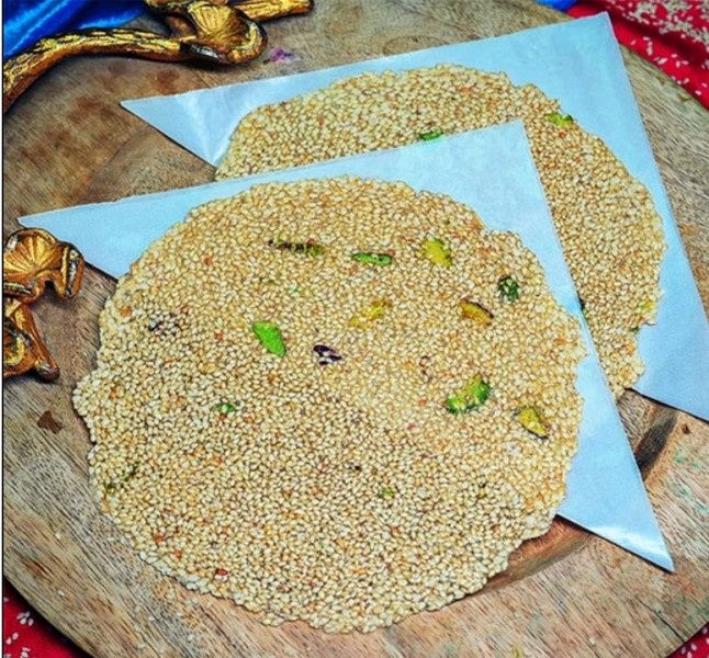 Pista Til Papdi (500 Gms) (Beawars Special)