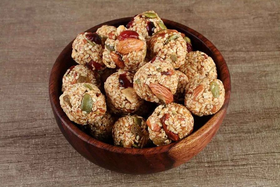 Jaggery Til Dryfruit Ladoo Soft (300 Gms)