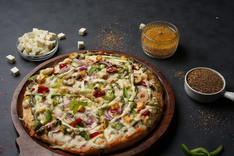 Tandoori Paneer Pizza