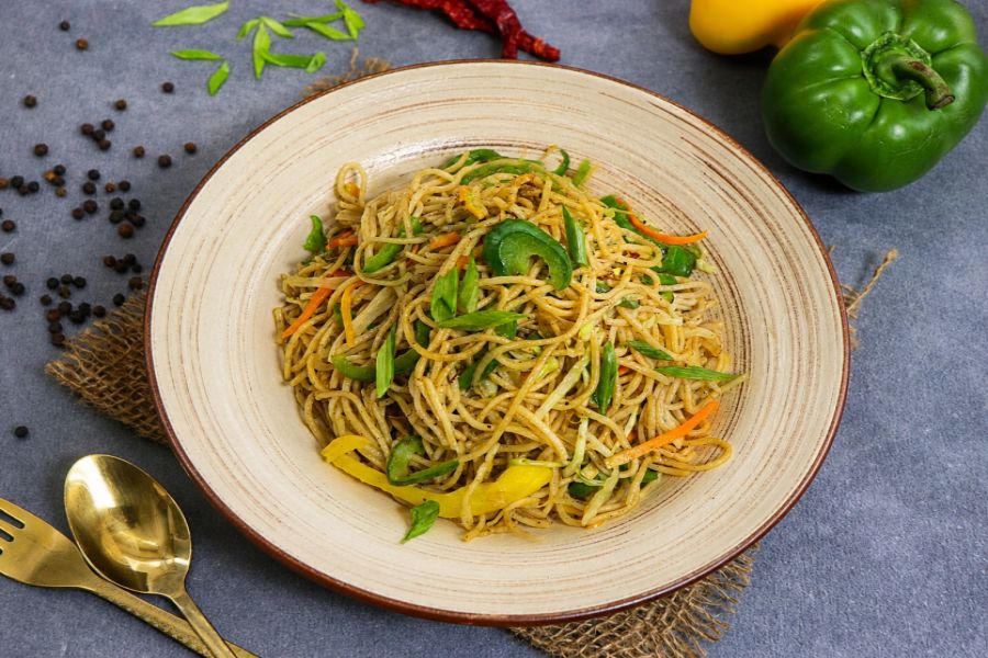 Classic Veg Hakka Noodles (100% Wholewheat)