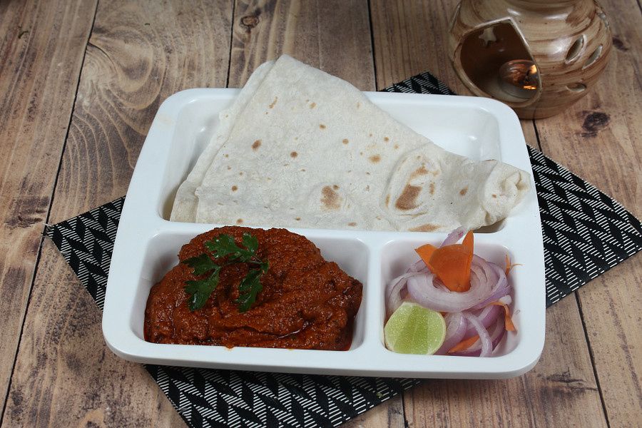 Rumali Roti With Soya Chaap