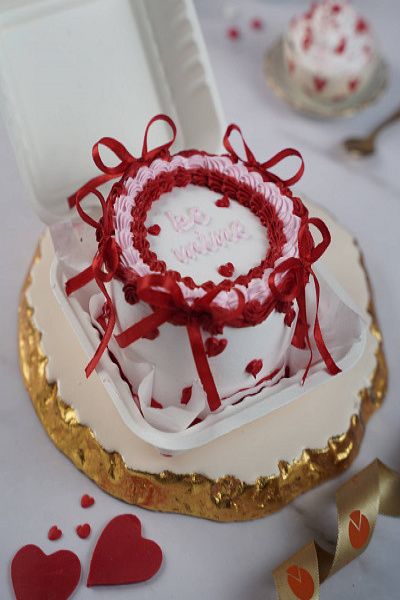 Love Knot Bento Cake