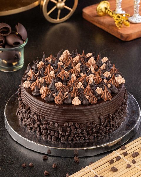 Chocolaty Chips Exotic Cake