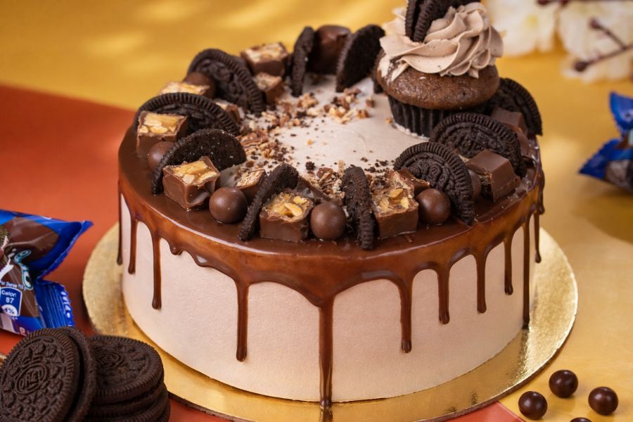 Cupcake Drip Supreme Cake