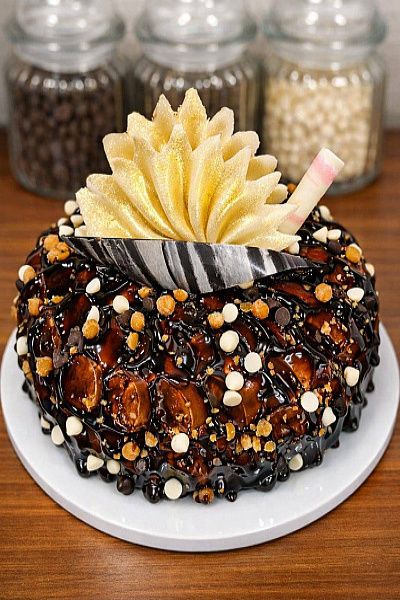Chocolate Crunch Exotic Cake