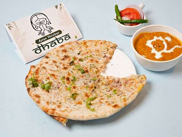 Onion Kulchaa with Gravy
