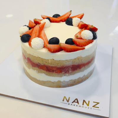 Berries & Cream Cake 1/2 kg