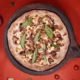 Bianco: White Creamy Sauce Topped With Savory BBQ Chicken.