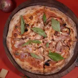 B.O.B. Pizza: Bacon, Caramelized Onions And Basil.