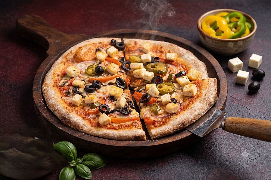 Paneer Lover: Paneer, Tomato, Jalapeno And Onion.