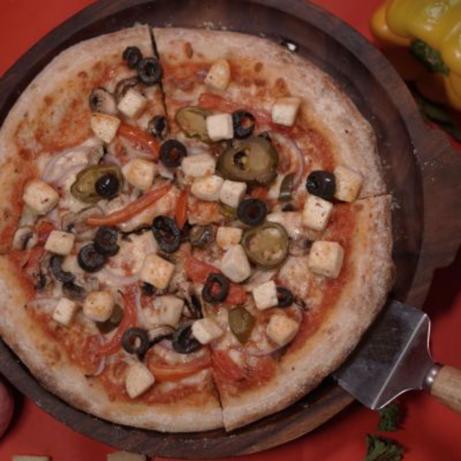 Paneer Lover: Paneer, Tomato, Jalapeno And Onion.