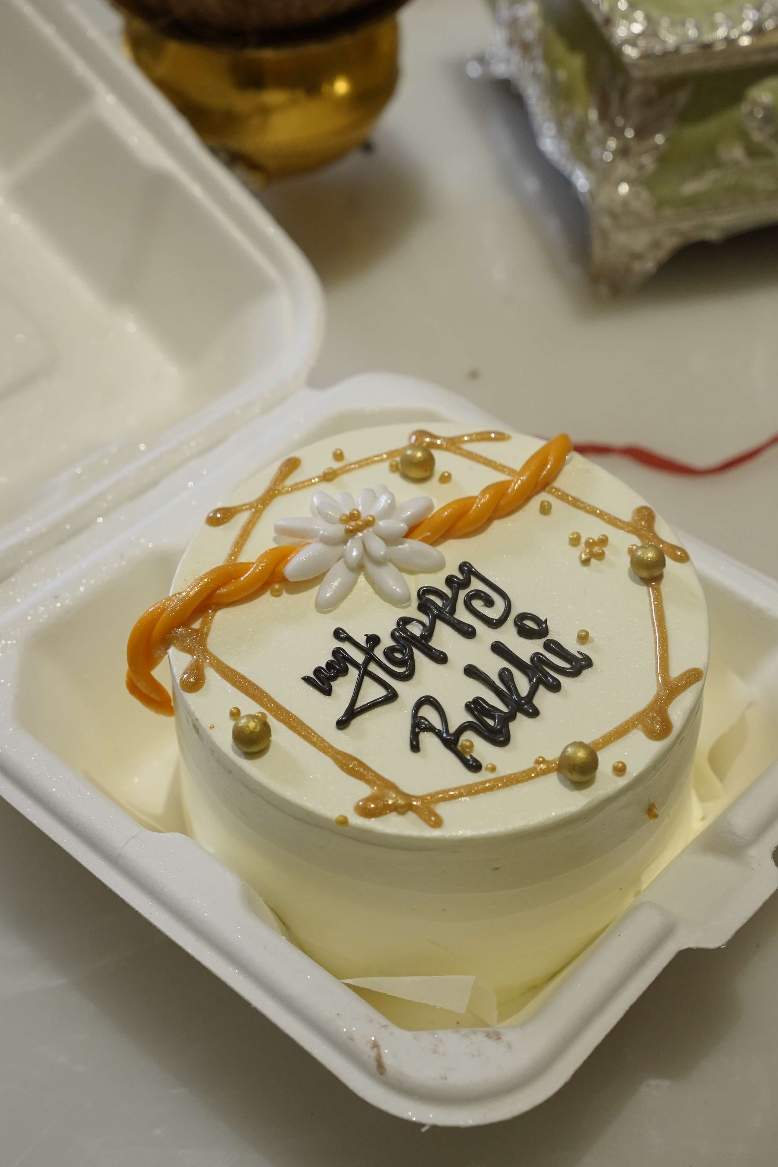 Rakhi Spl Butterscotch Bento Cake