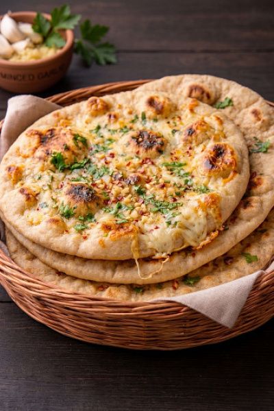 CHEESE CHILLI GARLIC NAAN