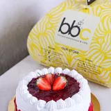Vanilla Strawberry Cake