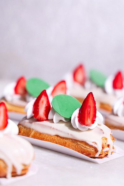 Eclair Aux Fraises Fraiches