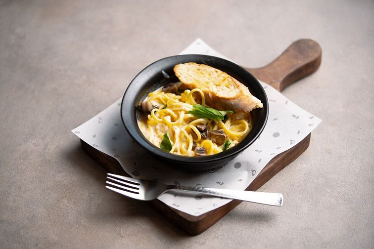 Linguini Chicken Carbonara Pasta